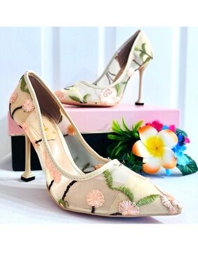 BIG TREE ~ Floral Sheer Tan Embroidered 4” Stiletto Heels size 9.5